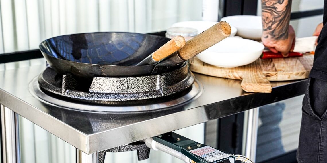 Gas vs. Electric stove: choosing the right cooktop